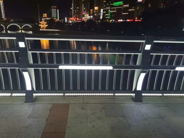 甘肅貴陽燈光護(hù)欄工程案例