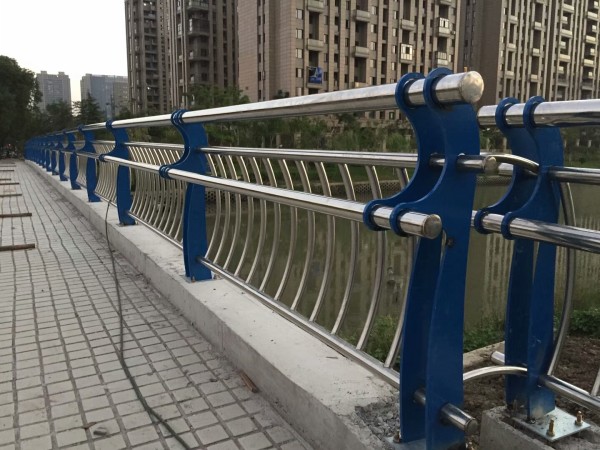 橋梁河道護(hù)欄