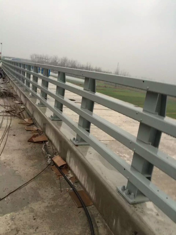 防撞護(hù)欄