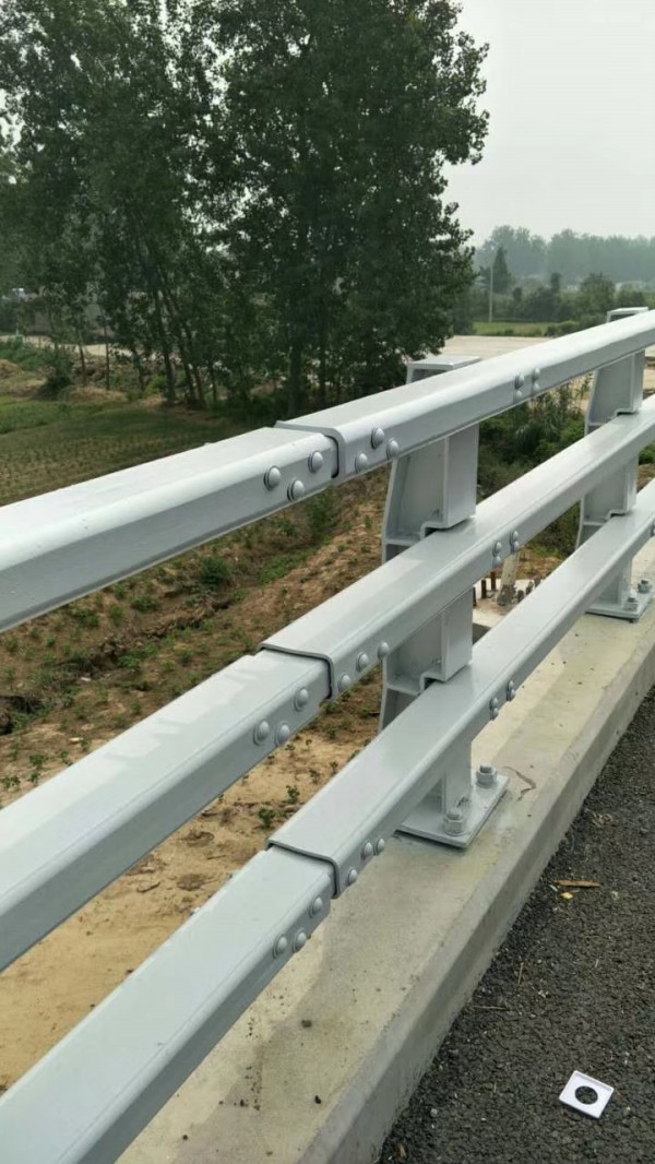 防撞護(hù)欄