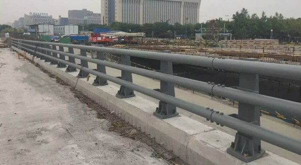 防撞護(hù)欄